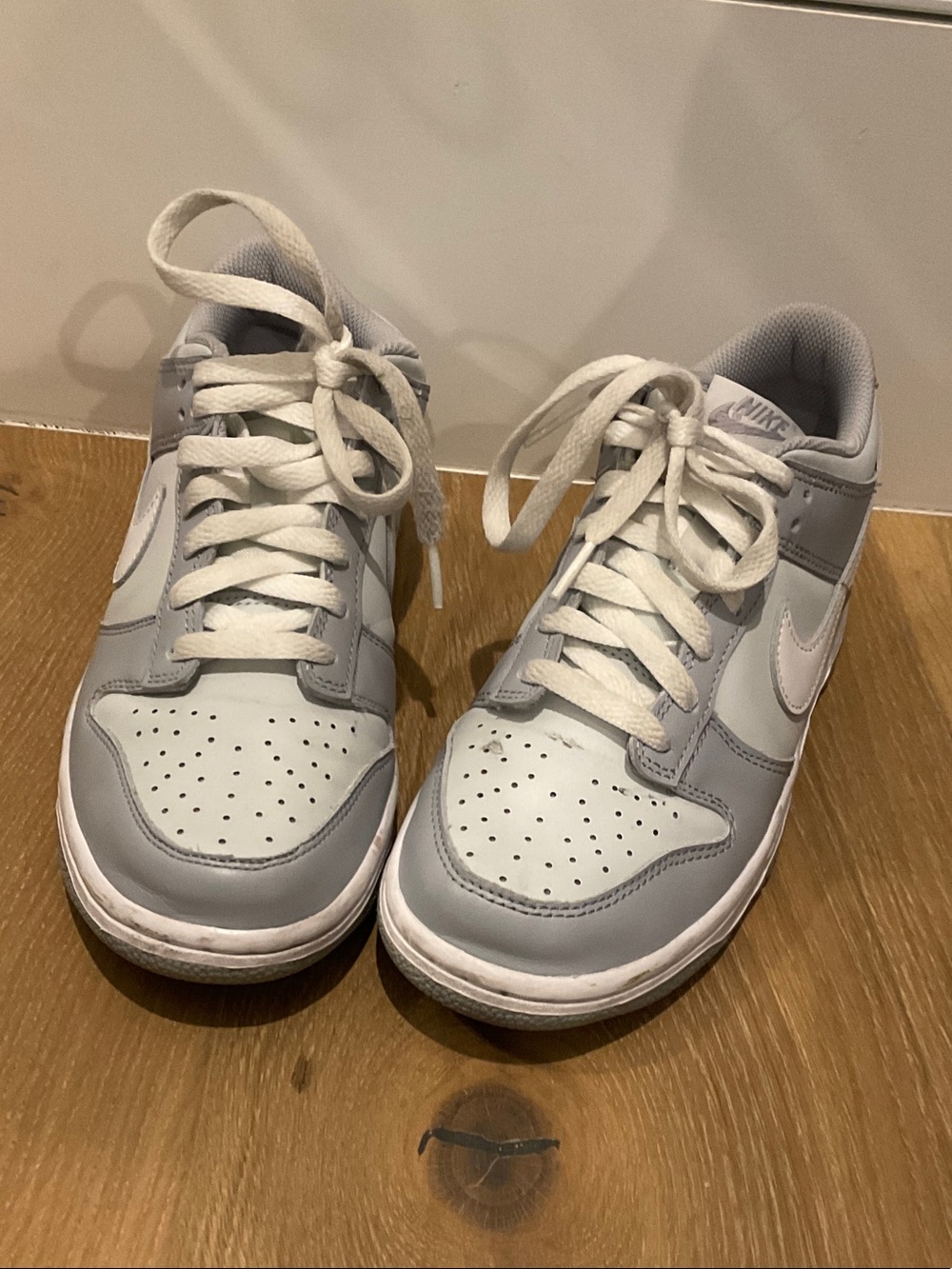 Nike Kids Low-Top Sneakers in Light Gray and White